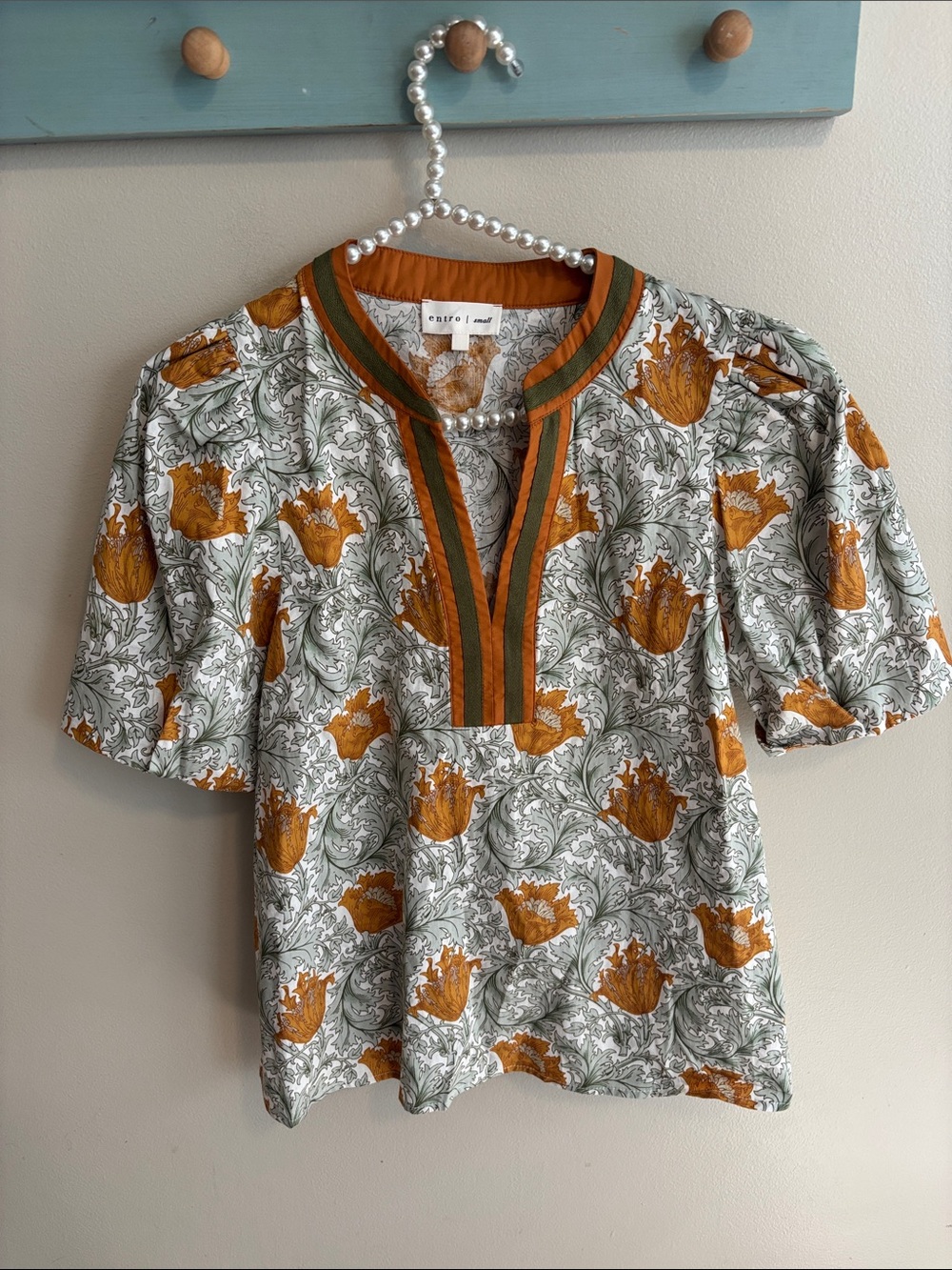 Entro Women Small Floral Top Cotton Olive Gold Short Puff Sleeve V-Neck Blouse